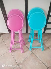Sgabelli pieghevoli colorati rosa e azzurro 