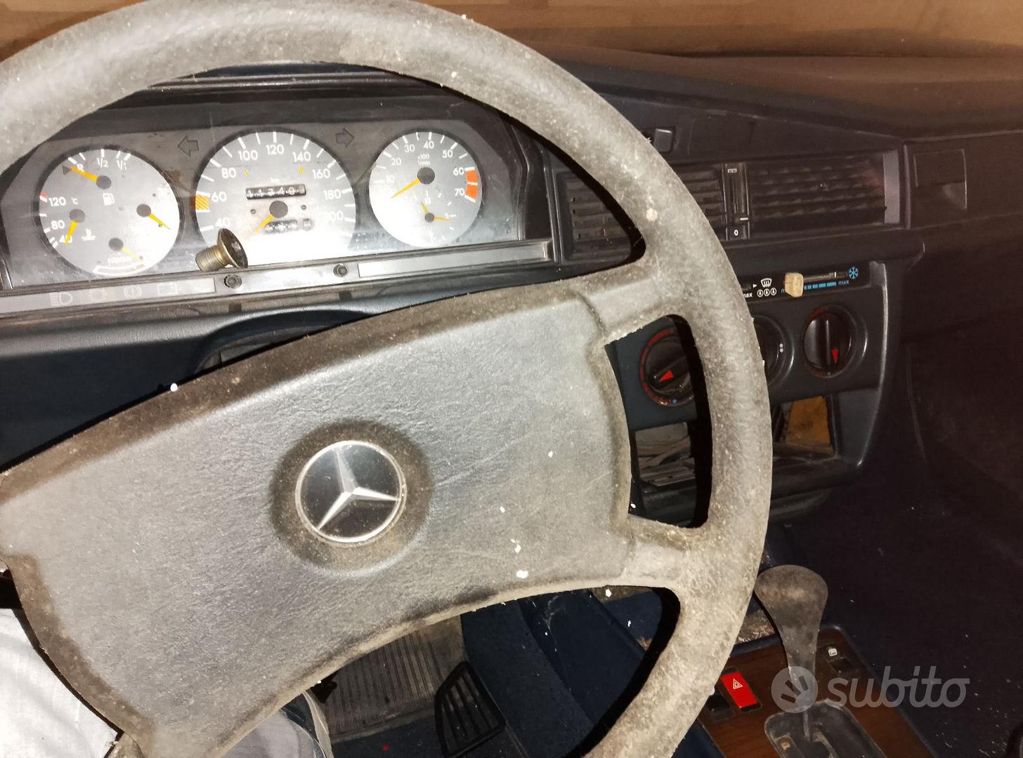 Mercedes-Benz 190E 1990 photo 4