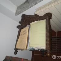 Scrivania in legno con sedia papalina