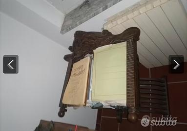 Scrivania in legno con sedia papalina