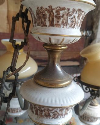 Lampadario a goccia con decori