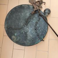 bilancia romana a un piatto 