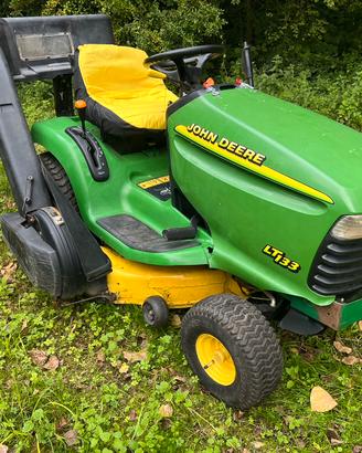 Trattorino tagliaerba johndeere Lt133