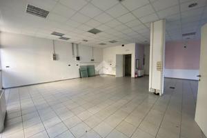 NEGOZIO A REGGIO NELL'EMILIA