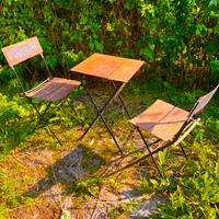 Sedie e tavolino da giardino