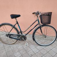 Bicicletta da 26 nera olimpia con cesto meccanica