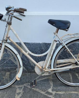 Bici da donna bianca.