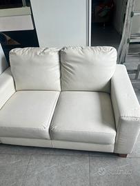 Divano in pelle bianca