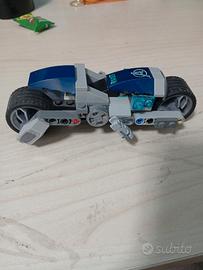 LEGO moto Avengers.