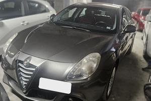 Alfa Romeo Giulietta - APERTI AD AGOSTO