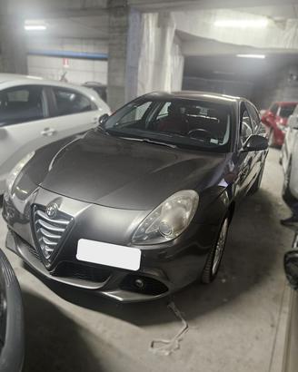 Alfa Romeo Giulietta - APERTI AD AGOSTO