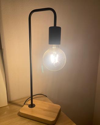 Lampada da tavolo IKEA TVÄRHAND nero e bambù