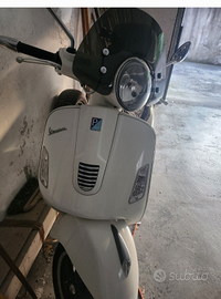 Vespa bianca 300 Piaggio
