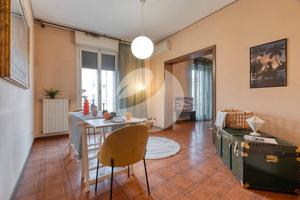 Appartamento di 160 m² con 5 locali e box auto a B