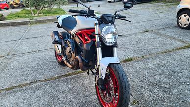 Ducati Monster 821 