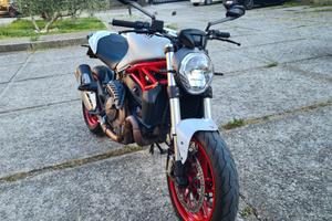 Ducati Monster 821 
