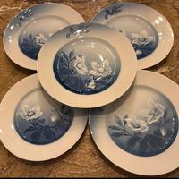 Bing & Grøndhal Christmas Rose dinner plates