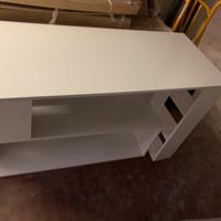 Scrivania con libreria