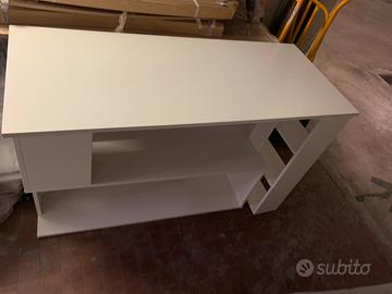 Scrivania con libreria