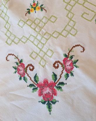 Tovaglia vintage ricamata a mano