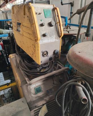 Saldatrice a filo continuo esab law 420