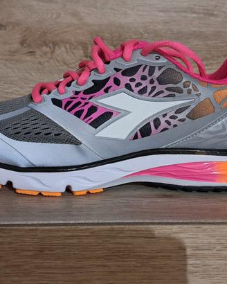 DIADORA Diadora Mythos Blushield Bright