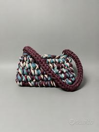 Borsa all’uncinetto in fettuccia