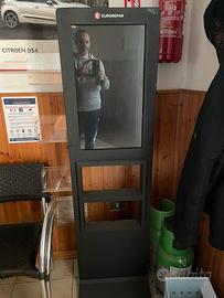 Totem  schermo tv