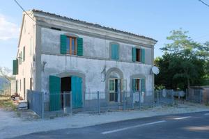 Villa di 25048 m² con 4 locali e box auto a Salude