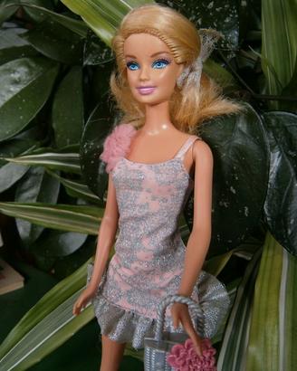 Barbie Fashionistas 2011 abito, borsetta e scarpe