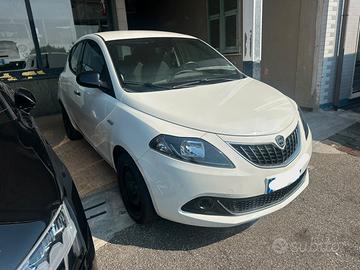 Lancia Ypsilon 1.0 FireFly 5 porte S&S Hybrid Albe