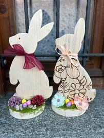 Coniglietti decorativi in legno fatti a mano