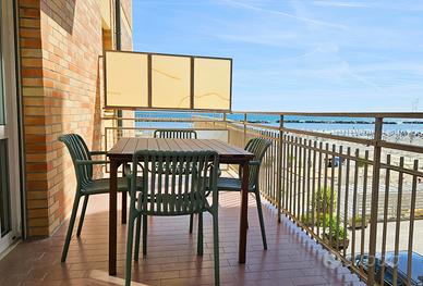 Igea Marina Bilocale Fronte Mare Estivo