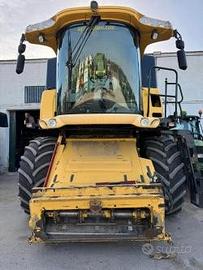 Mietitrebbia NEW HOLLAND CX 820