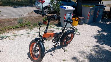 Bicicletta eletrrica VINCO Arancione e Nera