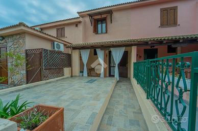 VILLA A SCHIERA A SAN TEODORO