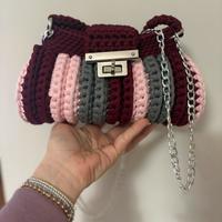 Borsa bauletto all’uncinetto