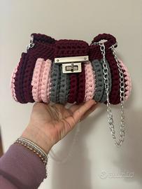 Borsa bauletto all’uncinetto