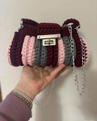 Borsa bauletto all’uncinetto