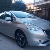Peugeot 208 1.4 HDi 70 cv - Bluetooth - 2015