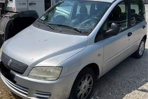 Fiat Multipla grigio chiaro metallizzato