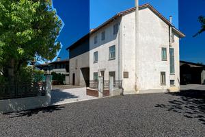 Abitazione da ristrutturare con giardino