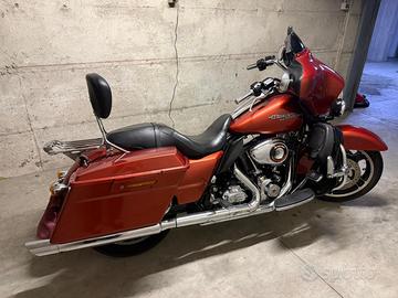 HARLEY-DAVIDSON STREET GLIDE FLHX 2011