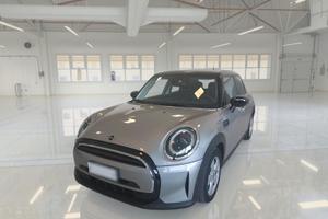 MINI COOPER ESSENTIAL AUTO 5 PORTE BERLINA