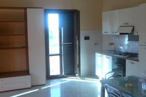 Ostia bilocale arredato con balcone