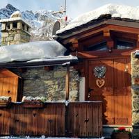 Valtournenche, tipico alloggio di montagna