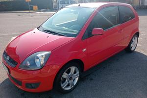 Ford Fiesta benzina neopatentati 