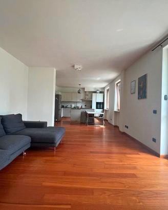 Ampio trilocale a piano terreno con box e cantina