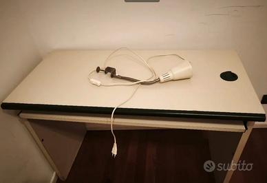 scrivania con ripiano a scomparsa 