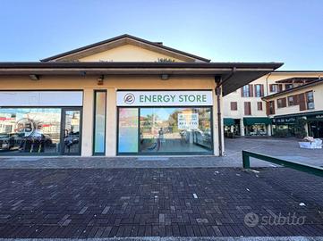 NEGOZIO A MONTICHIARI